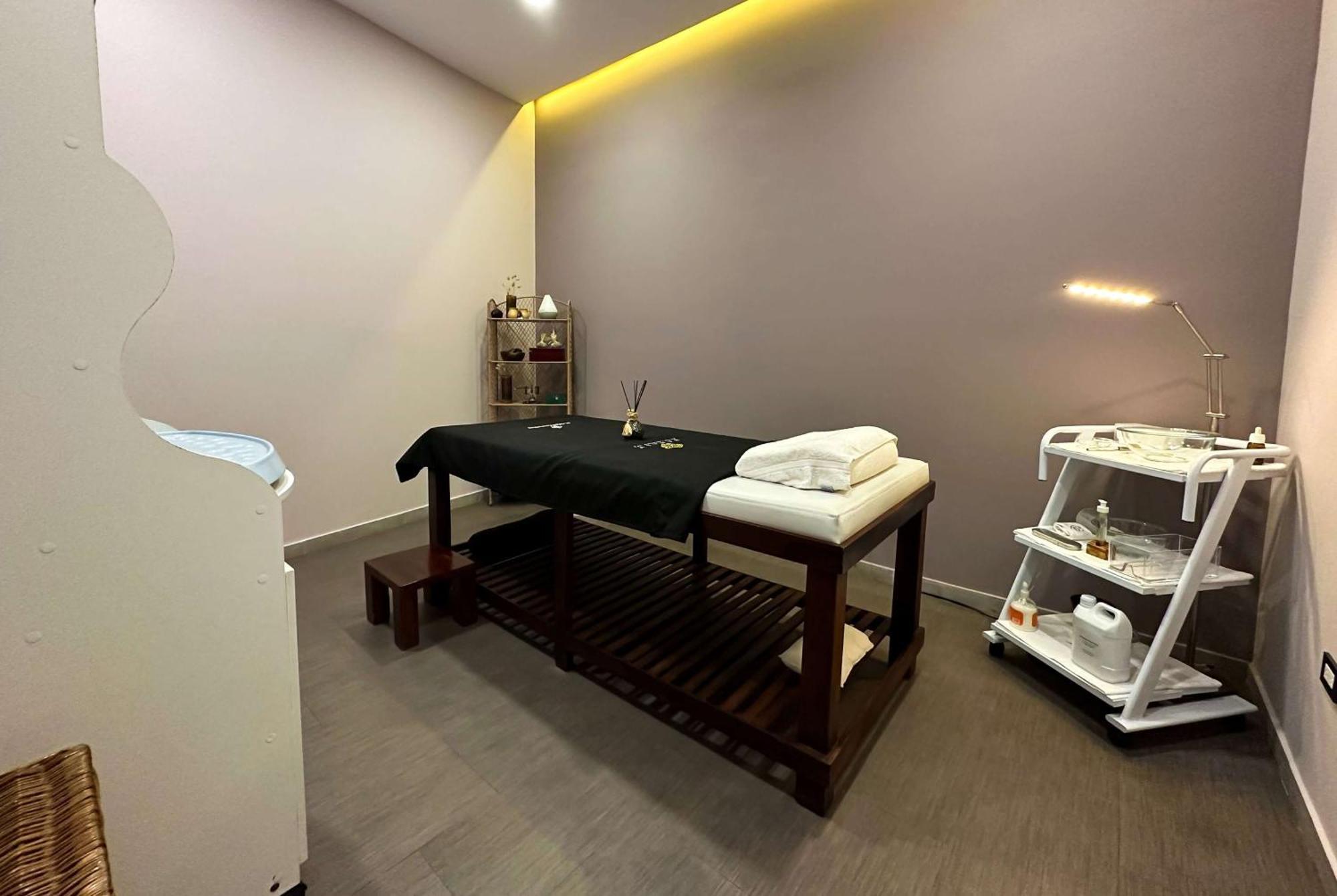Wyndham Quito Airport Puembo Exterior foto A massage table