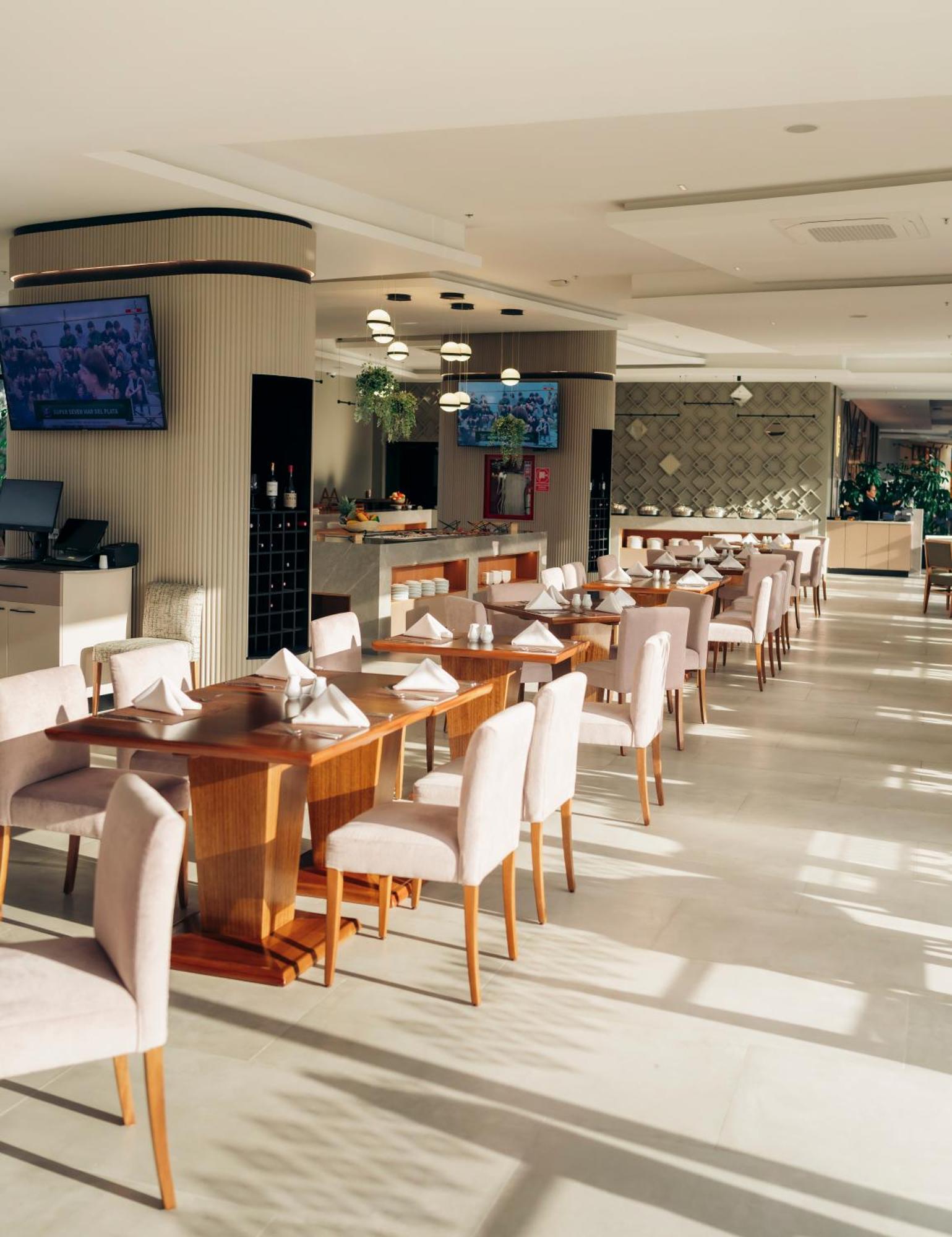 Wyndham Quito Airport Puembo Exterior foto The restaurant