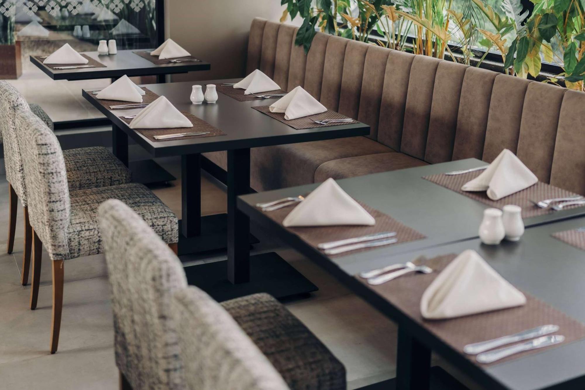 Wyndham Quito Airport Puembo Exterior foto Restaurant interior